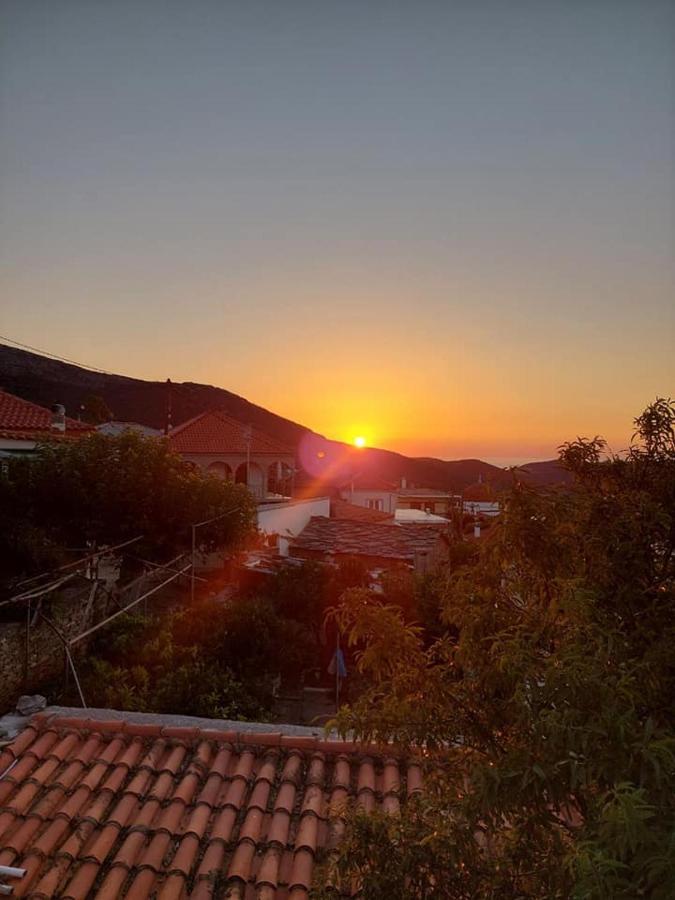 Mesochoria Rising Sun Guesthouse מראה חיצוני תמונה